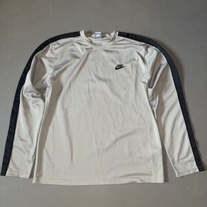 Nike Men's White and Black Long Sleeve Shirt